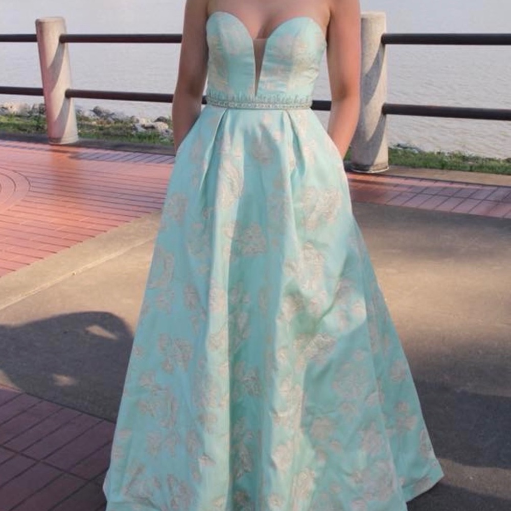 Prom Dress - Picture 2 of 4